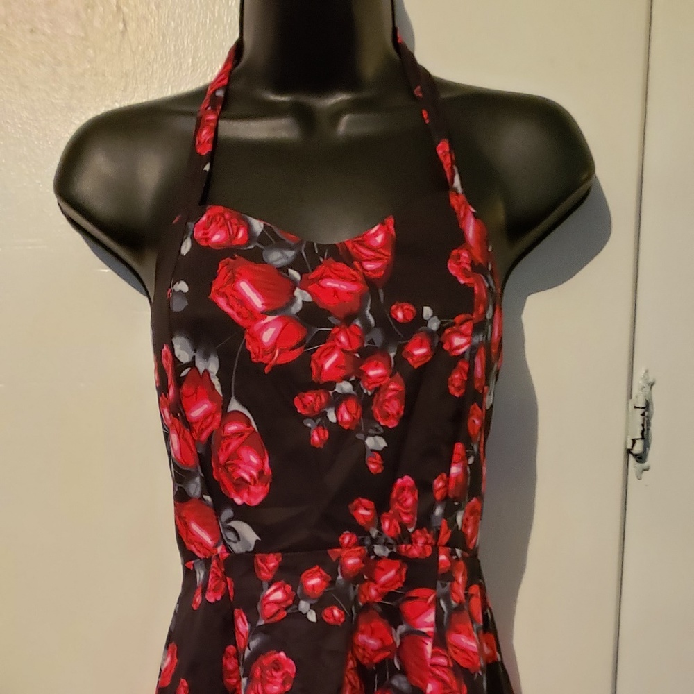 IHot halter dress